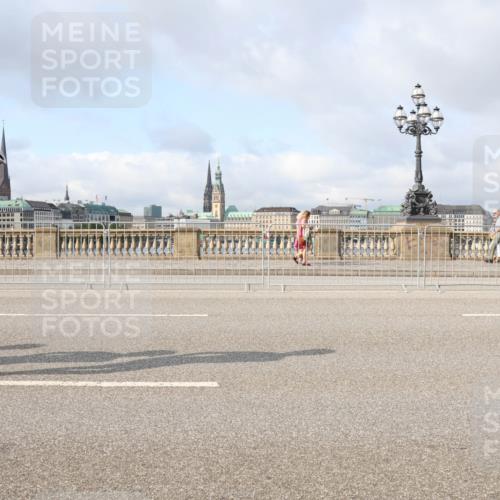 29.06.2025 - hella hamburg halbmarathon Lena Gebhardt http://msf.ph/oto/8374347 29.06.2025 08:51:14 Lombardsbrücke 345 meine-sportfotos.de
