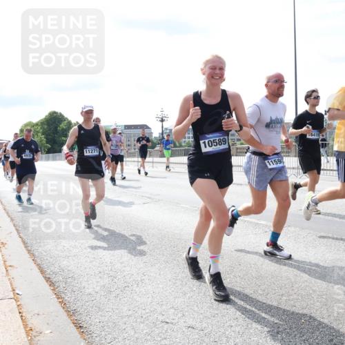 29.06.2025 - hella hamburg halbmarathon Lena Gebhardt http://msf.ph/oto/8374378 29.06.2025 10:15:05 Lombardsbrücke 6935, 11271, 1745, 10589, 6419, 146, 1159, 21, 1071, 1296, 1379, 1524, 1575, 1728, 1745, 2046, 2140, 2281, 2601, 2690, 3025, 3454, 3507, 3509, 3513, 3650, 3691, 3844, 4495, 4641, 5191, 5271, 5608, 5800, 5981, 5986, 6181, 6248, 6317, 6935, 7195, 7439, 7452, 7810, 7881, 8055, 8237, 8239, 8256, 8275, 8522, 8563, 8609, 8755, 8854, 9113, 9173, 9556, 9663, 9709, 9847, 9911, 9975, 9997, 10391, 10589, 10610, 10717, 10963, 11271, 11598, 15150, 15740 meine-sportfotos.de