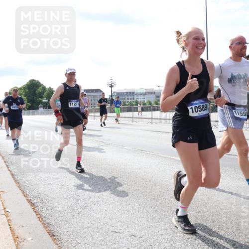 29.06.2025 - hella hamburg halbmarathon Lena Gebhardt http://msf.ph/oto/8374446 29.06.2025 10:15:05 Lombardsbrücke 11271, 14617, 10589, 1159, 21, 1071, 1296, 1379, 1524, 1575, 1728, 1745, 2046, 2140, 2281, 2601, 2690, 3025, 3454, 3507, 3509, 3513, 3650, 3691, 3844, 4495, 4641, 5191, 5271, 5608, 5800, 5981, 5986, 6181, 6248, 6317, 6935, 7195, 7439, 7452, 7810, 7881, 8055, 8237, 8239, 8256, 8275, 8522, 8563, 8609, 8755, 8854, 9113, 9173, 9556, 9663, 9709, 9847, 9911, 9975, 9997, 10391, 10589, 10610, 10717, 10963, 11271, 11598, 15150, 15740 meine-sportfotos.de
