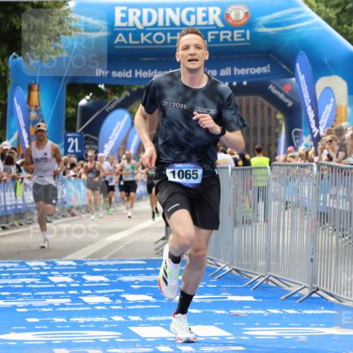 29.06.2025 - hella hamburg halbmarathon Strokosch-Dieckow http://msf.ph/oto/8374447 29.06.2025 10:26:44 Ziel 1065, 5344, 10848, 19076 meine-sportfotos.de