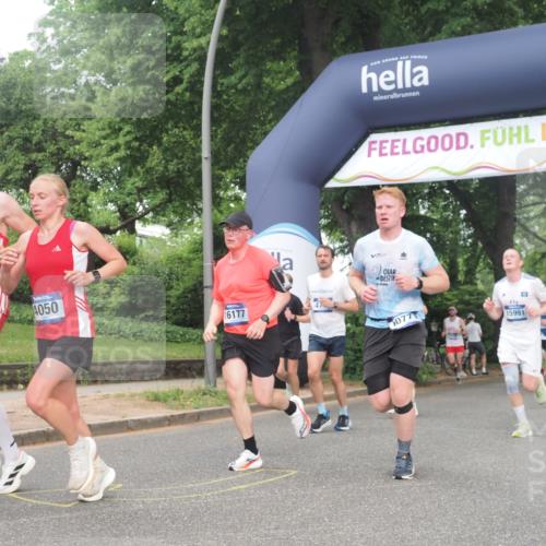 29.06.2025 - hella hamburg halbmarathon KatJ http://msf.ph/oto/8374474 29.06.2025 10:24:12 Zwischen KM18-KM19 1344, 4050, 4740, 7466 meine-sportfotos.de