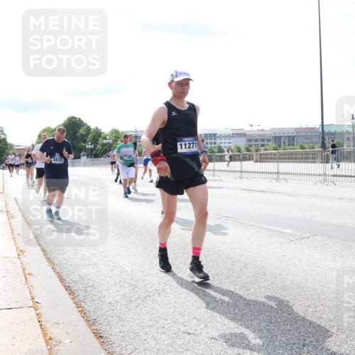 29.06.2025 - hella hamburg halbmarathon Lena Gebhardt http://msf.ph/oto/8374517 29.06.2025 10:15:06 Lombardsbrücke 6935, 1296, 11271, 1071, 1296, 1379, 1524, 1575, 1728, 1745, 2046, 2140, 2281, 2601, 2690, 3025, 3454, 3507, 3509, 3513, 3650, 3691, 3844, 4495, 4641, 5191, 5271, 5608, 5800, 5981, 5986, 6181, 6248, 6317, 6935, 7195, 7439, 7452, 7809, 7810, 7881, 8055, 8237, 8239, 8256, 8275, 8522, 8563, 8609, 8755, 8854, 9113, 9173, 9556, 9663, 9709, 9847, 9911, 9975, 9997, 10391, 10589, 10717, 10963, 11271, 11598, 13453, 13500, 15150, 15740 meine-sportfotos.de