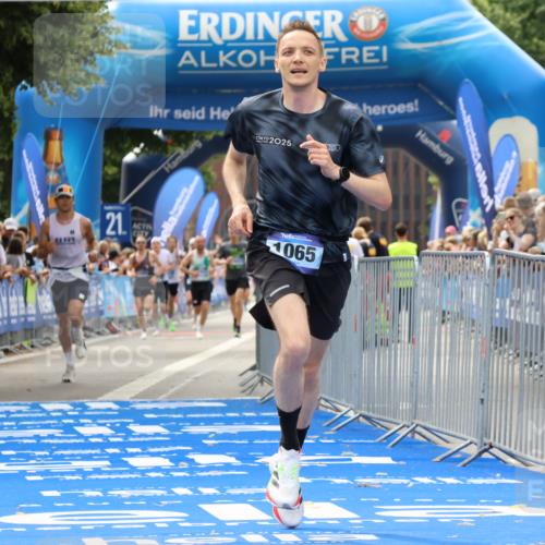 29.06.2025 - hella hamburg halbmarathon Strokosch-Dieckow http://msf.ph/oto/8374538 29.06.2025 10:26:44 Ziel 1065, 5344, 10848, 19076 meine-sportfotos.de