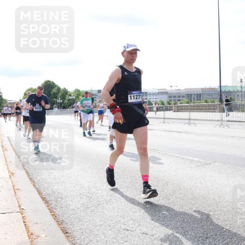 29.06.2025 - hella hamburg halbmarathon Lena Gebhardt http://msf.ph/oto/8374579 29.06.2025 10:15:06 Lombardsbrücke 11271, 6935, 1071, 1296, 1379, 1524, 1575, 1728, 1745, 2046, 2140, 2281, 2601, 2690, 3025, 3454, 3507, 3509, 3513, 3650, 3691, 3844, 4495, 4641, 5191, 5271, 5608, 5800, 5981, 5986, 6181, 6248, 6317, 6935, 7195, 7439, 7452, 7809, 7810, 7881, 8055, 8237, 8239, 8256, 8275, 8522, 8563, 8609, 8755, 8854, 9113, 9173, 9556, 9663, 9709, 9847, 9911, 9975, 9997, 10391, 10589, 10717, 10963, 11271, 11598, 13453, 13500, 15150, 15740 meine-sportfotos.de