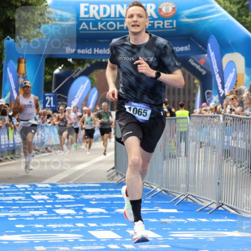 29.06.2025 - hella hamburg halbmarathon Strokosch-Dieckow http://msf.ph/oto/8374594 29.06.2025 10:26:44 Ziel 1065, 5344, 10848, 19076 meine-sportfotos.de