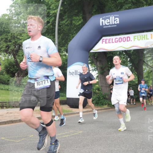 29.06.2025 - hella hamburg halbmarathon KatJ http://msf.ph/oto/8374606 29.06.2025 10:24:13 Zwischen KM18-KM19 1344, 4050, 4740, 7466 meine-sportfotos.de