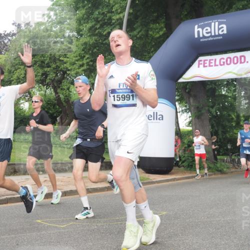 29.06.2025 - hella hamburg halbmarathon KatJ http://msf.ph/oto/8374697 29.06.2025 10:24:14 Zwischen KM18-KM19 1344, 4050, 4740, 7466 meine-sportfotos.de