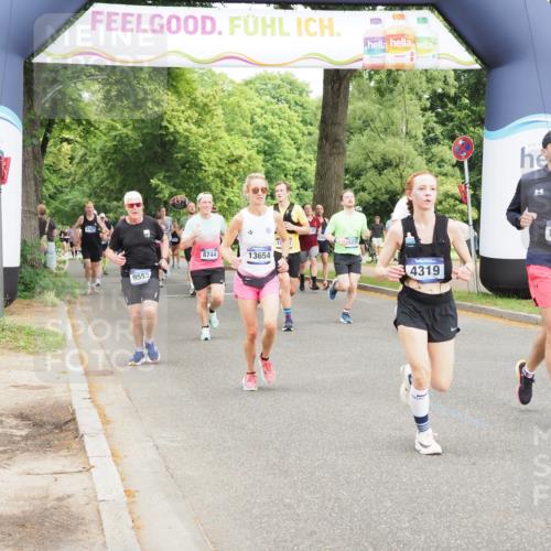 29.06.2025 - hella hamburg halbmarathon MichiJ http://msf.ph/oto/8374700 29.06.2025 10:45:13 Zwischen KM18-KM19 4319, 4379, 6531, 9553, 10212, 10587, 10896, 13654, 13694, 15229, 15824, 16206 meine-sportfotos.de