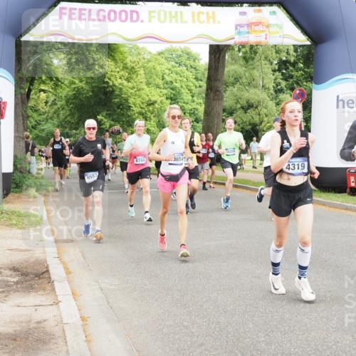 29.06.2025 - hella hamburg halbmarathon MichiJ http://msf.ph/oto/8374711 29.06.2025 10:45:13 Zwischen KM18-KM19 4319, 4379, 6531, 9553, 10212, 10587, 10896, 13654, 13694, 15229, 15824, 16206 meine-sportfotos.de