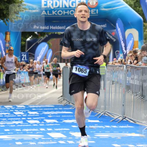 29.06.2025 - hella hamburg halbmarathon Strokosch-Dieckow http://msf.ph/oto/8374798 29.06.2025 10:26:45 Ziel 1065, 5344, 10848, 19076 meine-sportfotos.de