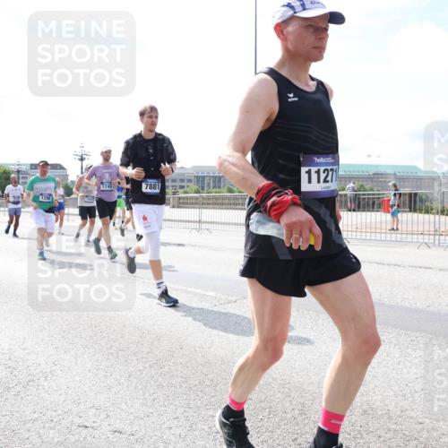 29.06.2025 - hella hamburg halbmarathon Lena Gebhardt http://msf.ph/oto/8374800 29.06.2025 10:15:06 Lombardsbrücke 6935, 1296, 1745, 7881, 11271, 1071, 1296, 1379, 1524, 1575, 1728, 1745, 2046, 2140, 2281, 2601, 2690, 3025, 3454, 3507, 3509, 3513, 3650, 3691, 3844, 4495, 4641, 5191, 5271, 5608, 5800, 5981, 5986, 6181, 6248, 6317, 6935, 7195, 7439, 7452, 7809, 7810, 7881, 8055, 8237, 8239, 8256, 8275, 8522, 8563, 8609, 8755, 8854, 9113, 9173, 9556, 9663, 9709, 9847, 9911, 9975, 9997, 10391, 10589, 10717, 10963, 11271, 11598, 13453, 13500, 15150, 15740 meine-sportfotos.de
