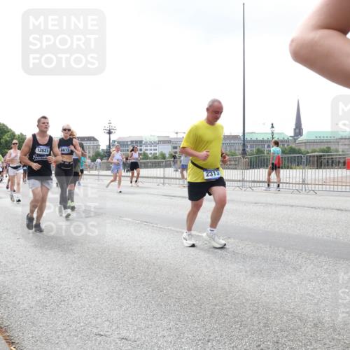 29.06.2025 - hella hamburg halbmarathon Lena Gebhardt http://msf.ph/oto/8374809 29.06.2025 10:39:56 Lombardsbrücke 18157, 5622, 12631, 8612, 2313, 1058, 1076, 1291, 1586, 1691, 1899, 2019, 2254, 2313, 2578, 2866, 2888, 2976, 3046, 3515, 3607, 3808, 3882, 3883, 3884, 4173, 4298, 4471, 4609, 4752, 5045, 5229, 5263, 5654, 5701, 5877, 5901, 6097, 6321, 6427, 6428, 6548, 6698, 6719, 6726, 6739, 6750, 6890, 6920, 7045, 7053, 7125, 7199, 7429, 7455, 7456, 8107, 8612, 8995, 9569, 9698, 9747, 9777, 10441 meine-sportfotos.de