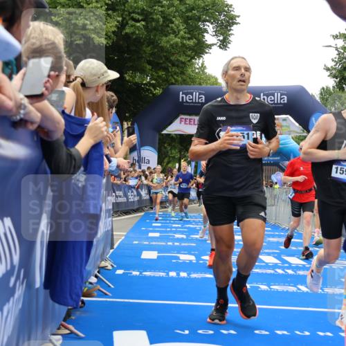 29.06.2025 - hella hamburg halbmarathon Strokosch-Dieckow http://msf.ph/oto/8374819 29.06.2025 10:48:31 Ziel 1163, 1176, 2213, 3747, 4553, 5362, 5421, 6081, 9262, 9538, 10000, 10859, 10860, 11451, 11579, 12149, 12549, 12690, 12840, 13962, 14033, 14990, 15573, 15808, 15917, 17395, 17855, 18251, 18790, 18815, 18923 meine-sportfotos.de