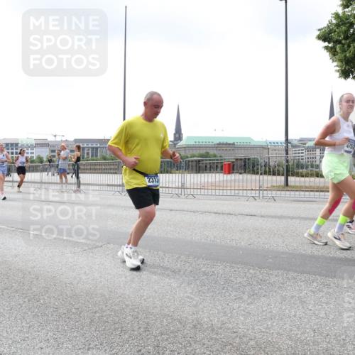 29.06.2025 - hella hamburg halbmarathon Lena Gebhardt http://msf.ph/oto/8374852 29.06.2025 10:39:57 Lombardsbrücke 12631, 12, 2313, 4752, 1058, 1076, 1291, 1586, 1691, 1899, 2019, 2254, 2313, 2572, 2578, 2866, 2888, 2976, 3046, 3237, 3515, 3607, 3808, 3882, 3883, 3884, 4173, 4271, 4298, 4471, 4609, 4752, 5045, 5229, 5263, 5654, 5701, 5877, 5901, 6097, 6321, 6427, 6428, 6548, 6698, 6719, 6726, 6739, 6750, 6890, 6920, 7045, 7053, 7125, 7199, 7429, 7455, 7456, 8107, 8612, 8995, 9569, 9698, 9747, 9777, 10441 meine-sportfotos.de