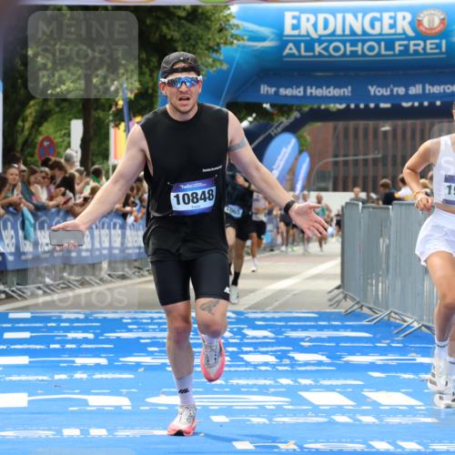 29.06.2025 - hella hamburg halbmarathon Strokosch-Dieckow http://msf.ph/oto/8374856 29.06.2025 10:26:40 Ziel 1065, 1577, 9565, 10848, 19076 meine-sportfotos.de
