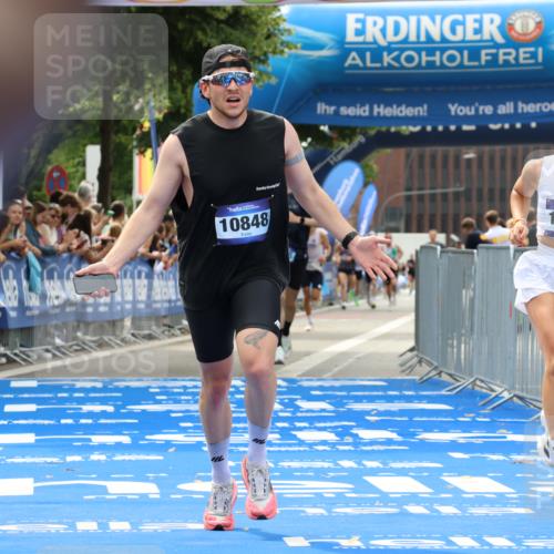 29.06.2025 - hella hamburg halbmarathon Strokosch-Dieckow http://msf.ph/oto/8374905 29.06.2025 10:26:40 Ziel 1065, 1577, 9565, 10848, 19076 meine-sportfotos.de
