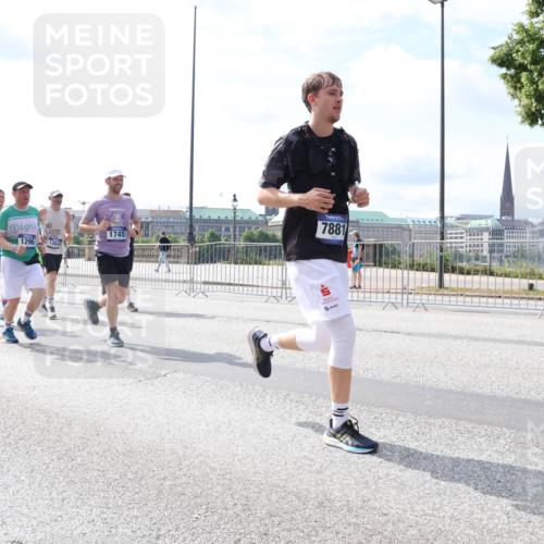 29.06.2025 - hella hamburg halbmarathon Lena Gebhardt http://msf.ph/oto/8374921 29.06.2025 10:15:07 Lombardsbrücke 1296, 12634, 1745, 7881, 1071, 1296, 1379, 1524, 1575, 1745, 2046, 2140, 2281, 2601, 2690, 3025, 3454, 3507, 3509, 3513, 3650, 3691, 3844, 4495, 4641, 5191, 5271, 5608, 5800, 5981, 5986, 6181, 6248, 6317, 6935, 7195, 7439, 7452, 7809, 7810, 7881, 8055, 8237, 8239, 8256, 8275, 8522, 8563, 8609, 8755, 8854, 9113, 9173, 9307, 9423, 9556, 9663, 9709, 9847, 9911, 9975, 9997, 10391, 10589, 10717, 10963, 11271, 11598, 13453, 13500, 15150, 15740 meine-sportfotos.de