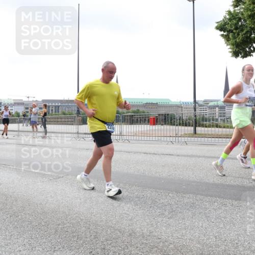 29.06.2025 - hella hamburg halbmarathon Lena Gebhardt http://msf.ph/oto/8374939 29.06.2025 10:39:57 Lombardsbrücke 2631, 4752, 1058, 1076, 1291, 1586, 1691, 1899, 2019, 2254, 2313, 2572, 2578, 2866, 2888, 2976, 3046, 3237, 3515, 3607, 3808, 3882, 3883, 3884, 4173, 4271, 4298, 4471, 4609, 4752, 5045, 5229, 5263, 5654, 5701, 5877, 5901, 6097, 6321, 6427, 6428, 6548, 6698, 6719, 6726, 6739, 6750, 6890, 6920, 7045, 7053, 7125, 7199, 7429, 7455, 7456, 8107, 8612, 8995, 9569, 9698, 9747, 9777, 10441 meine-sportfotos.de