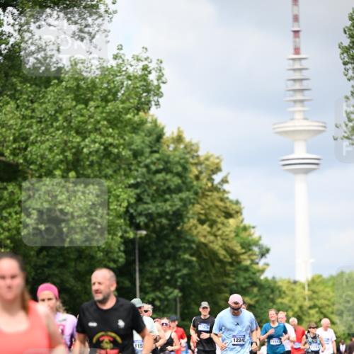 29.06.2025 - hella hamburg halbmarathon Dr. Thomas Lammeyer http://msf.ph/oto/8374962 29.06.2025 10:42:22 Kennedybrücke 1394, 1578, 1791, 1901, 1985, 2124, 3010, 3246, 3286, 3633, 3635, 3636, 3716, 3880, 4414, 4921, 5139, 5713, 5790, 5875, 6697, 6930, 7148, 7244, 7629, 8539, 8615, 8696, 9391, 9524, 10025, 10146, 11087, 11152, 11164 meine-sportfotos.de