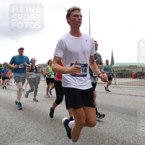 29.06.2025 - hella hamburg halbmarathon Lena Gebhardt http://msf.ph/oto/8374967 29.06.2025 10:49:10 Lombardsbrücke 6566, 18016, 15100, 7, 10, 1525, 2067, 2160, 2395, 2437, 2438, 2527, 2541, 2713, 2792, 2927, 3070, 3086, 3183, 3215, 3232, 3253, 3383, 4403, 4525, 4527, 4589, 4769, 4809, 5010, 5106, 5118, 5463, 5479, 5480, 5551, 6015, 6437, 6566, 6979, 6989, 7062, 7203, 7301, 7931, 7936, 8549, 9245, 9261, 9341, 9359, 9552, 10033, 10038, 10081, 10130, 10333, 10366, 10479, 10524, 10654, 10656, 10782, 10785, 11000, 11031, 11192, 11364, 11365, 11558 meine-sportfotos.de