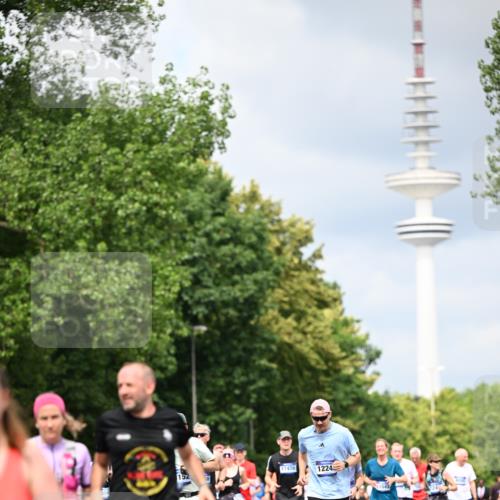 29.06.2025 - hella hamburg halbmarathon Dr. Thomas Lammeyer http://msf.ph/oto/8375015 29.06.2025 10:42:22 Kennedybrücke 1394, 1578, 1791, 1901, 1985, 2124, 3010, 3246, 3286, 3633, 3635, 3636, 3716, 3880, 4414, 4921, 5139, 5713, 5790, 5875, 6697, 6930, 7148, 7244, 7629, 8539, 8615, 8696, 9391, 9524, 10025, 10146, 11087, 11152, 11164 meine-sportfotos.de