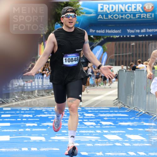 29.06.2025 - hella hamburg halbmarathon Strokosch-Dieckow http://msf.ph/oto/8375041 29.06.2025 10:26:40 Ziel 1065, 1577, 9565, 10848, 19076 meine-sportfotos.de