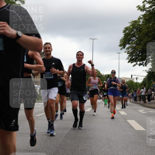 29.06.2025 - hella hamburg halbmarathon Yannick Fuchs http://msf.ph/oto/8375074 29.06.2025 10:54:06 20KM 1019, 1544, 2011, 2091, 2167, 2730, 3169, 3780, 4013, 5272, 6327, 6470, 7259, 8509, 8749, 9006, 9434, 9741, 10271, 10281, 10301, 12422, 12446, 13036, 13847, 13993, 14224, 14471, 14577, 14823, 15083, 15344, 15673, 15901, 16439, 16608, 18130, 18200, 18202, 18254, 18624, 18701, 19178 meine-sportfotos.de
