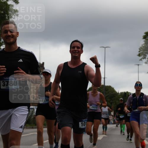 29.06.2025 - hella hamburg halbmarathon Yannick Fuchs http://msf.ph/oto/8375121 29.06.2025 10:54:07 20KM 1019, 1544, 2011, 2091, 2167, 2730, 3169, 3780, 4013, 5272, 6327, 6470, 7259, 8509, 8749, 9006, 9434, 9741, 10271, 10281, 10301, 12422, 12446, 13036, 13847, 13993, 14224, 14471, 14577, 14823, 15083, 15344, 15673, 15901, 16439, 16608, 18130, 18200, 18202, 18254, 18624, 18701, 19178 meine-sportfotos.de