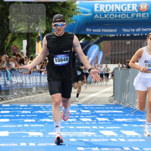 29.06.2025 - hella hamburg halbmarathon Strokosch-Dieckow http://msf.ph/oto/8375141 29.06.2025 10:26:40 Ziel 1065, 1577, 9565, 10848, 19076 meine-sportfotos.de