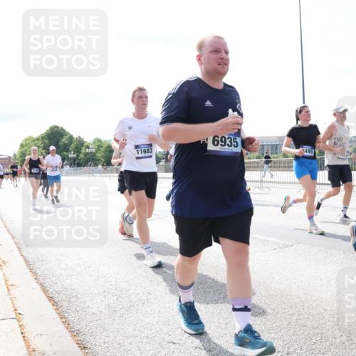 29.06.2025 - hella hamburg halbmarathon Lena Gebhardt http://msf.ph/oto/8375188 29.06.2025 10:15:08 Lombardsbrücke 2140, 11683, 6935, 495, 7534, 1296, 1071, 1296, 1379, 1524, 1575, 1745, 2046, 2140, 2281, 2601, 2690, 2720, 3025, 3454, 3507, 3509, 3513, 3650, 3691, 3844, 4495, 4641, 5191, 5271, 5608, 5800, 5981, 5986, 6181, 6248, 6317, 6935, 7195, 7439, 7452, 7809, 7810, 7881, 8055, 8237, 8239, 8256, 8275, 8522, 8563, 8609, 8755, 8854, 9113, 9173, 9307, 9423, 9556, 9663, 9709, 9847, 9911, 9975, 9997, 10391, 10589, 10717, 10858, 10963, 11271, 11598, 13453, 13500, 15150, 15740 meine-sportfotos.de