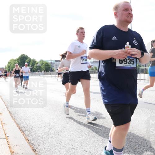 29.06.2025 - hella hamburg halbmarathon Lena Gebhardt http://msf.ph/oto/8375253 29.06.2025 10:15:09 Lombardsbrücke 513, 00, 1168, 6935, 449, 12634, 1071, 1296, 1379, 1524, 1575, 1745, 2046, 2140, 2281, 2601, 2690, 2720, 3025, 3454, 3507, 3509, 3513, 3650, 3691, 3844, 4495, 4641, 5271, 5608, 5800, 5981, 5986, 6181, 6248, 6317, 6935, 7195, 7439, 7452, 7809, 7810, 7881, 8055, 8237, 8239, 8256, 8275, 8522, 8563, 8609, 8755, 8854, 9113, 9173, 9307, 9423, 9556, 9663, 9709, 9847, 9911, 9975, 9997, 10391, 10589, 10717, 10858, 10963, 11271, 11598, 12457, 13453, 13500, 15150, 15740 meine-sportfotos.de