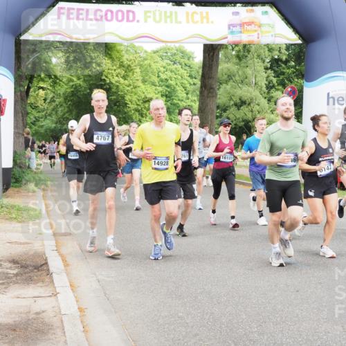 29.06.2025 - hella hamburg halbmarathon MichiJ http://msf.ph/oto/8375264 29.06.2025 10:45:18 Zwischen KM18-KM19 1319, 4319, 4379, 4708, 4767, 5084, 6138, 6147, 6531, 8744, 9553, 9555, 10518, 10587, 11846, 12879, 13407, 13654, 13761, 14928, 15083, 15217, 15229, 15434, 16189, 16206, 16608 meine-sportfotos.de
