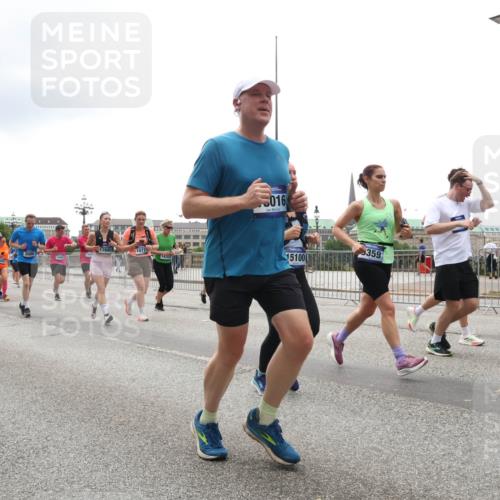 29.06.2025 - hella hamburg halbmarathon Lena Gebhardt http://msf.ph/oto/8375403 29.06.2025 10:49:11 Lombardsbrücke 6566, 96, 17693, 1577, 016, 14382, 15100, 359, 1525, 2067, 2160, 2395, 2437, 2438, 2527, 2541, 2713, 2792, 2927, 3070, 3086, 3183, 3215, 3232, 3253, 3383, 4403, 4525, 4527, 4589, 4769, 4809, 5010, 5106, 5118, 5463, 5479, 5480, 5551, 6015, 6437, 6566, 6979, 6989, 7062, 7203, 7301, 7650, 7931, 7936, 8549, 9245, 9261, 9341, 9359, 9552, 10033, 10038, 10081, 10130, 10333, 10366, 10479, 10524, 10654, 10656, 10782, 10785, 11000, 11031, 11192, 11364, 11365, 11558 meine-sportfotos.de