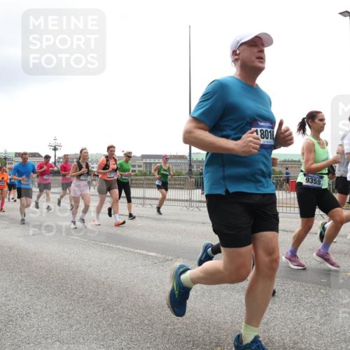 29.06.2025 - hella hamburg halbmarathon Lena Gebhardt http://msf.ph/oto/8375483 29.06.2025 10:49:11 Lombardsbrücke 69791, 1577, 14387, 8016, 9359, 156, 934, 1525, 2067, 2160, 2395, 2437, 2438, 2527, 2541, 2713, 2792, 2927, 3070, 3086, 3183, 3215, 3232, 3253, 3383, 4403, 4525, 4527, 4589, 4769, 4809, 5010, 5106, 5118, 5463, 5479, 5480, 5551, 6015, 6437, 6566, 6979, 6989, 7062, 7203, 7301, 7650, 7931, 7936, 8549, 9245, 9261, 9341, 9359, 9552, 10033, 10038, 10081, 10130, 10333, 10366, 10479, 10524, 10654, 10656, 10782, 10785, 11000, 11031, 11192, 11364, 11365, 11558 meine-sportfotos.de