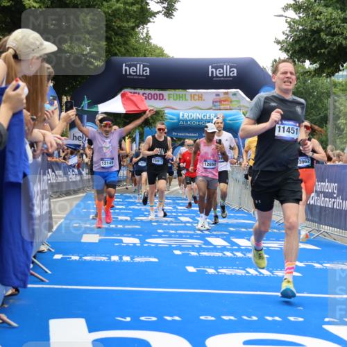 29.06.2025 - hella hamburg halbmarathon Strokosch-Dieckow http://msf.ph/oto/8375484 29.06.2025 10:48:28 Ziel 1163, 1176, 1537, 2213, 3747, 5129, 5362, 5421, 5528, 6081, 6923, 8216, 9262, 10000, 10860, 11451, 11579, 12149, 12549, 12690, 12840, 13962, 14033, 14990, 15573, 15808, 15917, 17395, 17745, 17855, 18251, 18790, 18815, 18923 meine-sportfotos.de