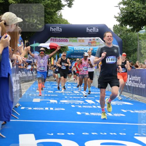 29.06.2025 - hella hamburg halbmarathon Strokosch-Dieckow http://msf.ph/oto/8375558 29.06.2025 10:48:28 Ziel 1163, 1176, 1537, 2213, 3747, 5129, 5362, 5421, 5528, 6081, 6923, 8216, 9262, 10000, 10860, 11451, 11579, 12149, 12549, 12690, 12840, 13962, 14033, 14990, 15573, 15808, 15917, 17395, 17745, 17855, 18251, 18790, 18815, 18923 meine-sportfotos.de