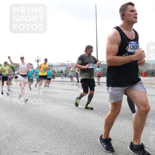 29.06.2025 - hella hamburg halbmarathon Lena Gebhardt http://msf.ph/oto/8375576 29.06.2025 10:39:58 Lombardsbrücke 8622, 18157, 11874, 66, 7371, 412631, 1058, 1076, 1291, 1586, 1691, 1899, 2019, 2254, 2313, 2515, 2572, 2578, 2866, 2888, 2976, 3046, 3237, 3515, 3607, 3808, 3882, 3883, 3884, 4173, 4271, 4298, 4471, 4609, 4752, 5045, 5229, 5263, 5654, 5701, 5877, 5901, 6097, 6427, 6428, 6548, 6698, 6719, 6726, 6739, 6750, 6866, 6876, 6890, 6920, 7045, 7053, 7125, 7174, 7199, 7429, 7455, 7456, 7675, 7850, 8107, 8612, 8995, 9569, 9698, 9747, 9777, 10441 meine-sportfotos.de