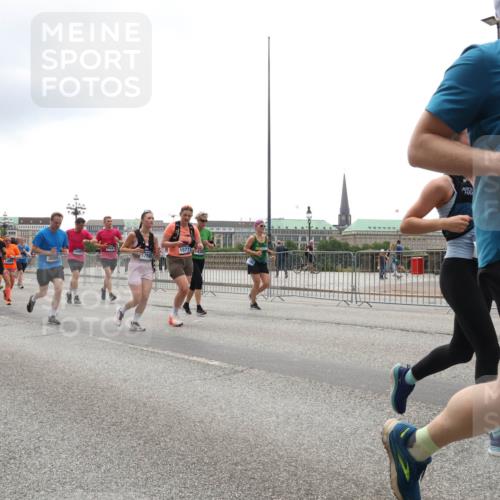 29.06.2025 - hella hamburg halbmarathon Lena Gebhardt http://msf.ph/oto/8375620 29.06.2025 10:49:12 Lombardsbrücke 96, 6566, 1769, 15774382, 18016, 1563, 1525, 1625, 2067, 2160, 2395, 2527, 2541, 2713, 2792, 2927, 3070, 3086, 3183, 3215, 3232, 3253, 3383, 3943, 4403, 4525, 4527, 4589, 4769, 4809, 5106, 5118, 5463, 5479, 5480, 5551, 6015, 6437, 6566, 6979, 6989, 7062, 7301, 7650, 7931, 7936, 8549, 9245, 9261, 9341, 9359, 9552, 10033, 10038, 10081, 10130, 10333, 10366, 10479, 10524, 10654, 10656, 10782, 10785, 11000, 11031, 11192, 11364, 11365, 11558 meine-sportfotos.de
