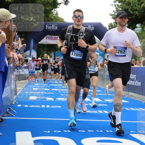 29.06.2025 - hella hamburg halbmarathon Strokosch-Dieckow http://msf.ph/oto/8375682 29.06.2025 10:48:25 Ziel 1537, 3747, 5129, 5362, 5528, 6081, 6923, 7367, 8216, 9262, 9770, 10000, 10860, 11451, 11467, 12149, 12549, 12690, 12840, 13962, 14033, 14990, 15735, 15808, 15917, 17395, 17745, 17855, 17982, 18251, 18790, 18923 meine-sportfotos.de