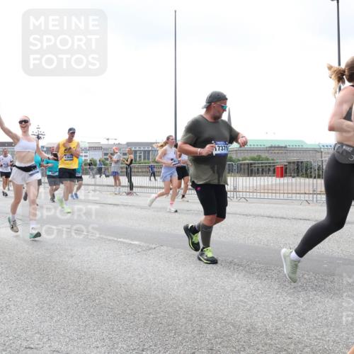 29.06.2025 - hella hamburg halbmarathon Lena Gebhardt http://msf.ph/oto/8375705 29.06.2025 10:39:59 Lombardsbrücke 11874, 6698, 17371, 13644, 1058, 1076, 1291, 1586, 1691, 1899, 2019, 2254, 2313, 2515, 2572, 2578, 2866, 2888, 2976, 3046, 3237, 3515, 3607, 3808, 3882, 3883, 3884, 4173, 4271, 4298, 4471, 4609, 4752, 4756, 5045, 5113, 5229, 5263, 5351, 5352, 5654, 5701, 5877, 5901, 6097, 6427, 6428, 6548, 6698, 6719, 6726, 6739, 6750, 6866, 6876, 6890, 6920, 7045, 7053, 7125, 7174, 7199, 7429, 7455, 7456, 7675, 7850, 8107, 8612, 8995, 9569, 9747, 9777, 10441 meine-sportfotos.de