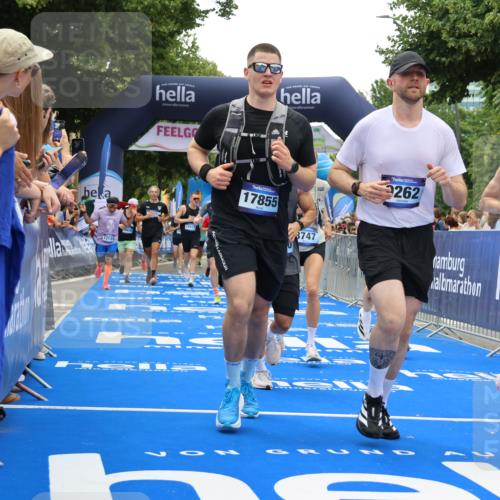 29.06.2025 - hella hamburg halbmarathon Strokosch-Dieckow http://msf.ph/oto/8375728 29.06.2025 10:48:25 Ziel 1537, 3747, 5129, 5362, 5528, 6081, 6923, 7367, 8216, 9262, 9770, 10000, 10860, 11451, 11467, 12149, 12549, 12690, 12840, 13962, 14033, 14990, 15735, 15808, 15917, 17395, 17745, 17855, 17982, 18251, 18790, 18923 meine-sportfotos.de