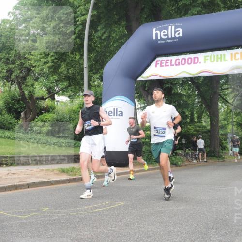 29.06.2025 - hella hamburg halbmarathon KatJ http://msf.ph/oto/8375799 29.06.2025 10:24:27 Zwischen KM18-KM19 1889, 4944, 5554 meine-sportfotos.de