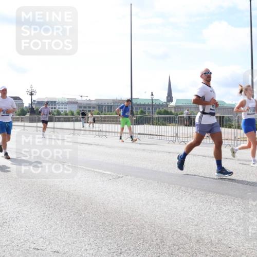 29.06.2025 - hella hamburg halbmarathon Lena Gebhardt http://msf.ph/oto/8375835 29.06.2025 10:15:10 Lombardsbrücke 2140, 6241, 8237, 17128, 1071, 1296, 1379, 1524, 1575, 1745, 2046, 2140, 2281, 2601, 2690, 2720, 3025, 3454, 3507, 3509, 3513, 3650, 3691, 3844, 4495, 4641, 5271, 5608, 5800, 5981, 5986, 6181, 6248, 6317, 6935, 7195, 7439, 7452, 7809, 7810, 7881, 8055, 8237, 8239, 8256, 8275, 8522, 8563, 8609, 8755, 8854, 9113, 9173, 9307, 9423, 9556, 9709, 9847, 9911, 9975, 9997, 10391, 10589, 10717, 10858, 10963, 11271, 11598, 12457, 12521, 13197, 13453, 13500, 15150, 15740 meine-sportfotos.de
