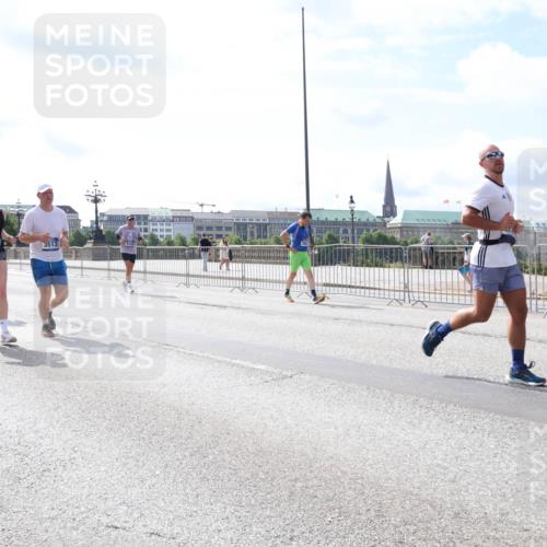 29.06.2025 - hella hamburg halbmarathon Lena Gebhardt http://msf.ph/oto/8375897 29.06.2025 10:15:10 Lombardsbrücke 2140, 3513, 1071, 1296, 1379, 1524, 1575, 1745, 2046, 2140, 2281, 2601, 2690, 2720, 3025, 3454, 3507, 3509, 3513, 3650, 3691, 3844, 4495, 4641, 5271, 5608, 5800, 5981, 5986, 6181, 6248, 6317, 6935, 7195, 7439, 7452, 7809, 7810, 7881, 8055, 8237, 8239, 8256, 8275, 8522, 8563, 8609, 8755, 8854, 9113, 9173, 9307, 9423, 9556, 9709, 9847, 9911, 9975, 9997, 10391, 10589, 10717, 10858, 10963, 11271, 11598, 12457, 12521, 13197, 13453, 13500, 15150, 15740 meine-sportfotos.de