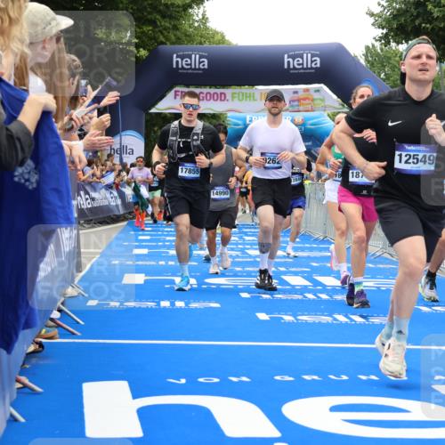 29.06.2025 - hella hamburg halbmarathon Strokosch-Dieckow http://msf.ph/oto/8375901 29.06.2025 10:48:24 Ziel 1537, 3747, 5129, 5362, 5528, 6081, 6923, 7367, 8216, 9262, 9770, 10000, 10860, 11451, 11467, 12149, 12549, 12690, 12840, 13962, 14033, 14990, 15735, 15808, 15917, 17395, 17745, 17855, 17982, 18251, 18790, 18923 meine-sportfotos.de