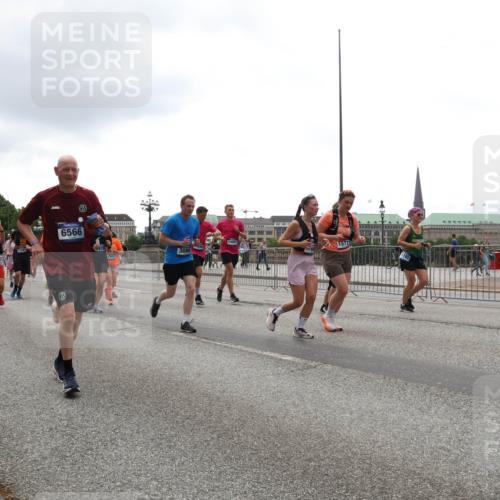 29.06.2025 - hella hamburg halbmarathon Lena Gebhardt http://msf.ph/oto/8375908 29.06.2025 10:49:12 Lombardsbrücke 11601, 96, 6566, 96, 1577, 3086, 1525, 1625, 2067, 2160, 2395, 2527, 2541, 2713, 2792, 2927, 3070, 3086, 3183, 3215, 3232, 3253, 3383, 3943, 4403, 4525, 4527, 4589, 4769, 4809, 5106, 5118, 5463, 5479, 5480, 5551, 6015, 6437, 6566, 6979, 6989, 7062, 7301, 7650, 7931, 7936, 8549, 9245, 9261, 9341, 9359, 9552, 10033, 10038, 10081, 10130, 10333, 10366, 10479, 10524, 10654, 10656, 10782, 10785, 11000, 11031, 11192, 11364, 11365, 11558 meine-sportfotos.de