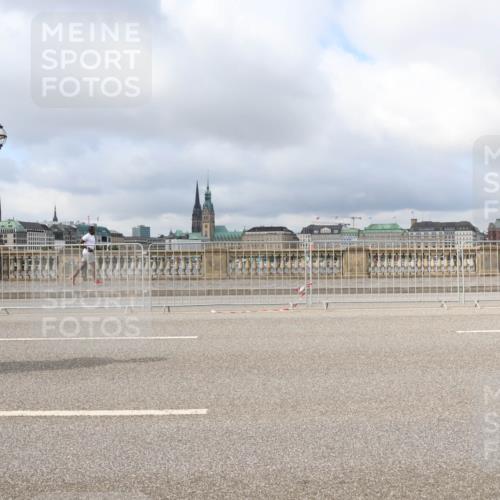 29.06.2025 - hella hamburg halbmarathon Lena Gebhardt http://msf.ph/oto/8375938 29.06.2025 09:13:10 Lombardsbrücke  meine-sportfotos.de