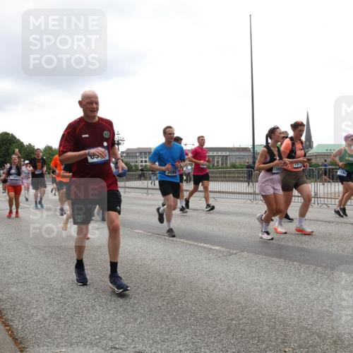 29.06.2025 - hella hamburg halbmarathon Lena Gebhardt http://msf.ph/oto/8376006 29.06.2025 10:49:13 Lombardsbrücke 11601, 17207, 96, 96, 1577, 3086, 1769, 11192, 1525, 1625, 2067, 2160, 2395, 2527, 2541, 2713, 2792, 2927, 3070, 3086, 3183, 3215, 3232, 3253, 3383, 3943, 4403, 4525, 4527, 4589, 4769, 4809, 5106, 5118, 5463, 5479, 5480, 5551, 6015, 6191, 6437, 6566, 6979, 6989, 7062, 7301, 7650, 7931, 7936, 8549, 9245, 9261, 9341, 9359, 9552, 10033, 10038, 10081, 10130, 10333, 10479, 10524, 10656, 10782, 10785, 11000, 11031, 11192, 11364, 11365, 11558 meine-sportfotos.de