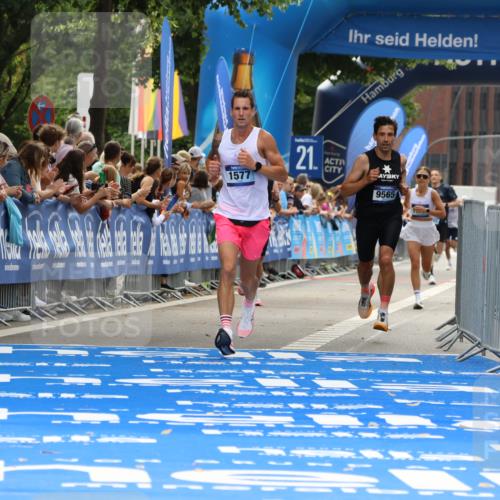 29.06.2025 - hella hamburg halbmarathon Strokosch-Dieckow http://msf.ph/oto/8376037 29.06.2025 10:26:31 Ziel 1577, 9565, 14728, 17040 meine-sportfotos.de