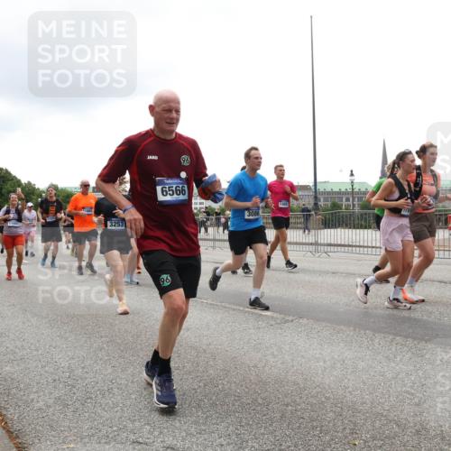 29.06.2025 - hella hamburg halbmarathon Lena Gebhardt http://msf.ph/oto/8376063 29.06.2025 10:49:13 Lombardsbrücke 11601, 17207, 3253, 96, 6566, 3086, 14081, 11192, 1525, 1625, 2067, 2160, 2395, 2527, 2541, 2713, 2792, 2927, 3070, 3086, 3183, 3215, 3232, 3253, 3383, 3943, 4403, 4525, 4527, 4589, 4769, 4809, 5106, 5118, 5463, 5479, 5480, 5551, 6015, 6191, 6437, 6566, 6979, 6989, 7062, 7301, 7650, 7931, 7936, 8549, 9245, 9261, 9341, 9359, 9552, 10033, 10038, 10081, 10130, 10333, 10479, 10524, 10656, 10782, 10785, 11000, 11031, 11192, 11364, 11365, 11558 meine-sportfotos.de